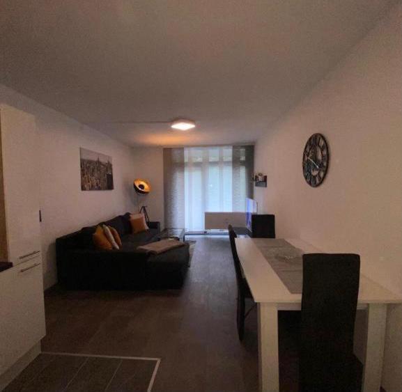 Apartment International 6 *